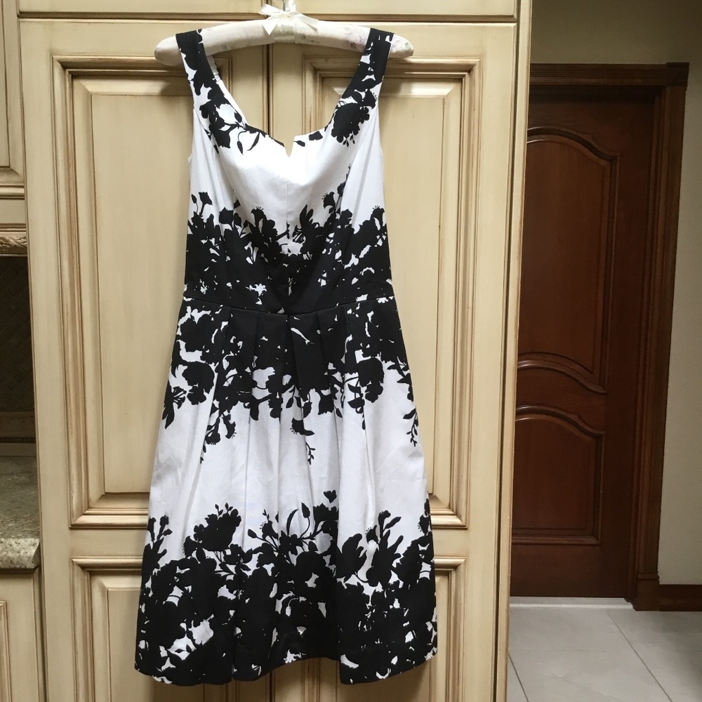 White House Black Market Black & White Print Dress